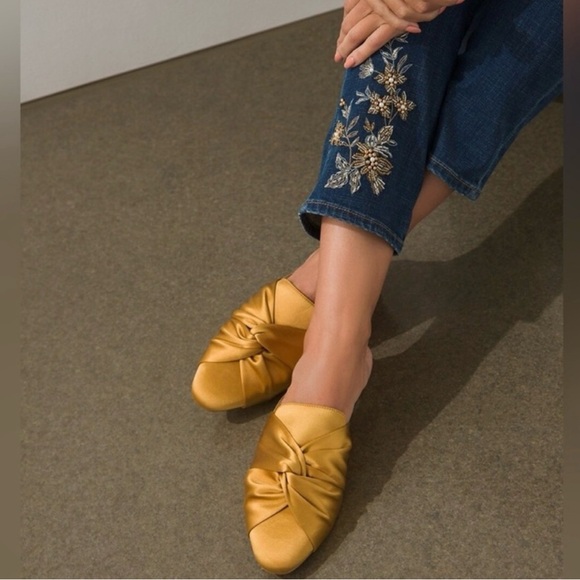 Chico's Kyla Mules Marigold Gold Wrap Silk Fabric Mob Wife Lux Sz.8.5 Classic - Picture 13 of 14